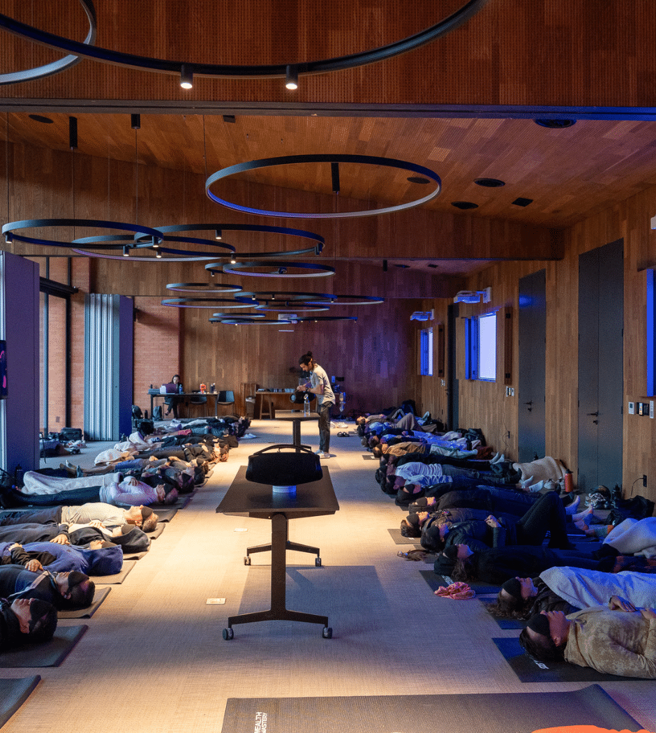 Equipo haciendo pausa activa